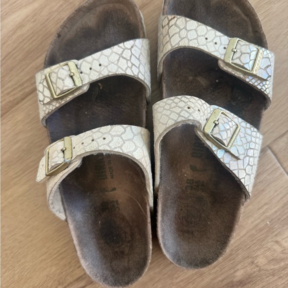 Women’s Arizona Birkenstock’s - Picture 2 of 3